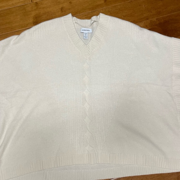 New Nordstrom Sweater Cardigan, One size, white wool, cashmere - Picture 3 of 3